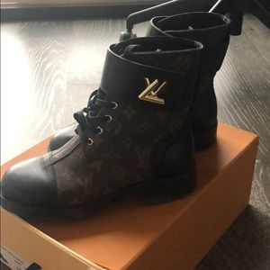 Louis Vuitton wonderland flat ranger boots